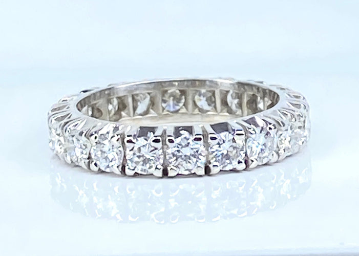 Bague 53 Alliance en or blanc 18 carats, 20 diamants 2,30 carats 58 Facettes AB577