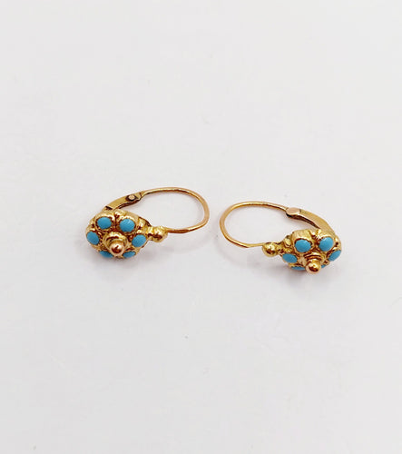 Boucles d'oreilles Boucles d’oreilles dormeuses fleur émail bleu en or 18k 58 Facettes A06471