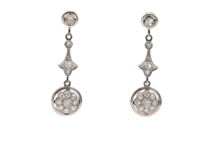 Boucles d'oreilles Boucles d'oreilles longues pendantes avec diamants. 58 Facettes 10692