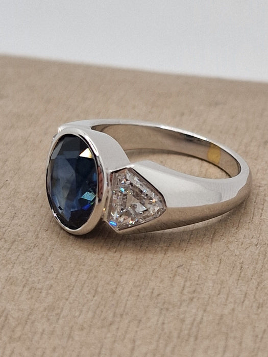 Bague 1990's Sapphire Ring white Gold and Trilliant Diamonds 58 Facettes