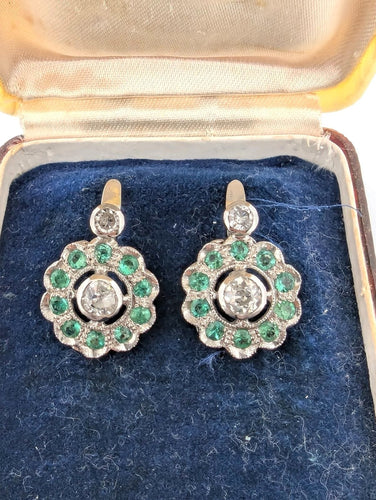 Boucles d'oreilles Boucles d'oreilles en platine avec émeraudes et diamants 58 Facettes