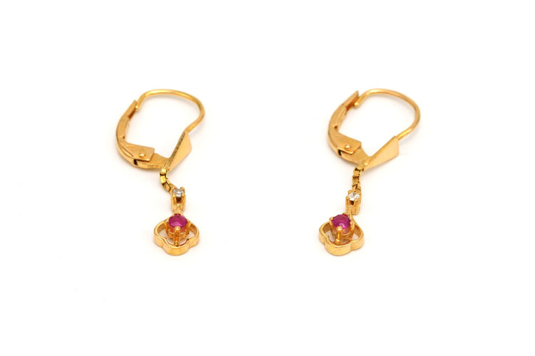 Boucles d'oreilles Boucles d'oreilles Années 70 en or jaune serties de rubis et de diamants 58 Facettes B590