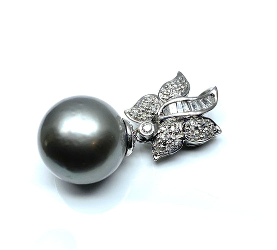 Pendentif Pendentif en or blanc, perle de Tahiti et diamants 58 Facettes AB606