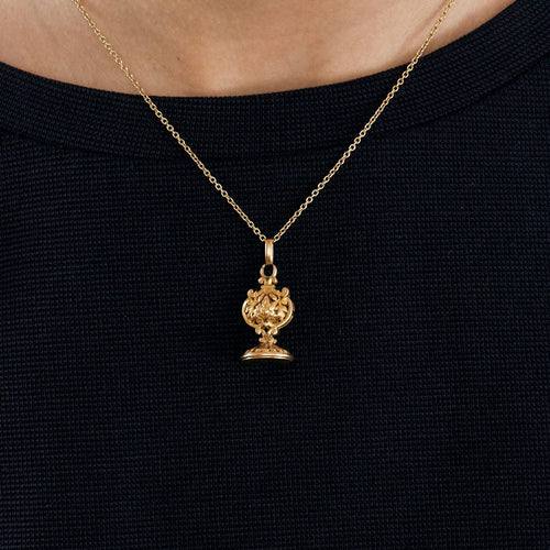 Bracelet Sceau ancien à décor ajouré, or jaune 58 Facettes