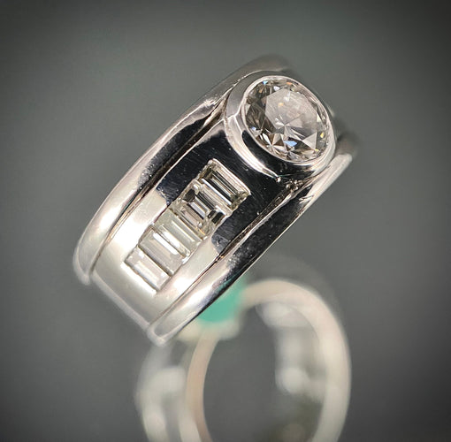 Bague 54 Bague or blanc sertie d'un diamants et 10 diamants taillés en baguette 58 Facettes