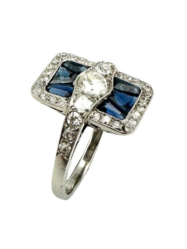 Bague Art-Déco en platine, saphirs calibrés et diamants