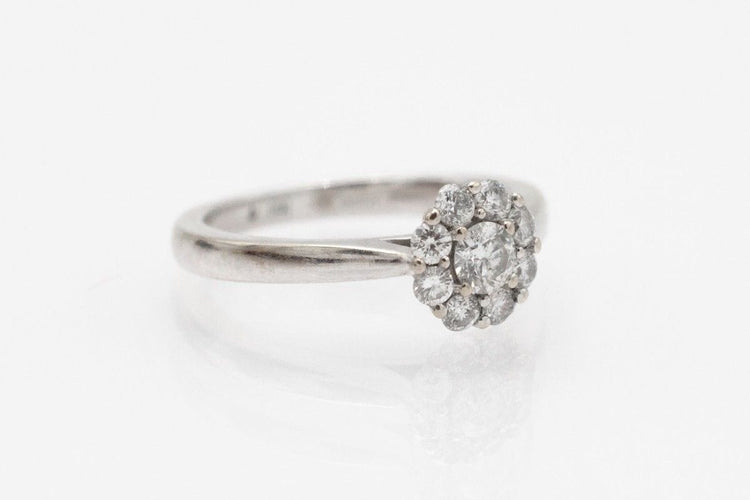 Bague 51 Bague contemporaine en or blanc sertie de diamants. 58 Facettes 10322