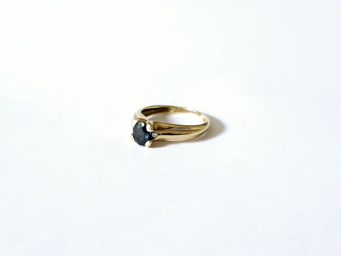 Bague 53 Bague godronnée en or jaune 18k saphir bleu et diamants 58 Facettes