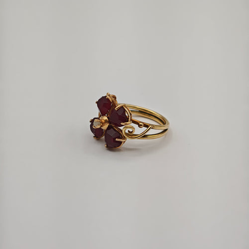 Bague 53 Bague en or jaune ornée d'un trèfle et d'un grenat 58 Facettes 21006982