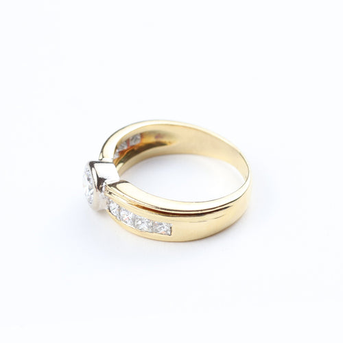 Anillo en oro amarillo 18K con diamantes talla brillante y princesa 58 Facettes 129555D