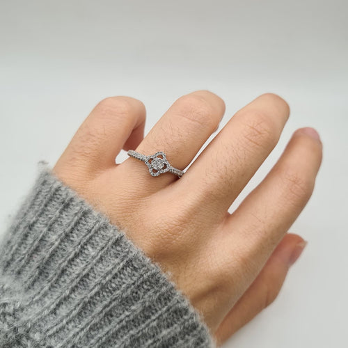 Bague 53 Bague fleur or blanc sertie de diamants 58 Facettes