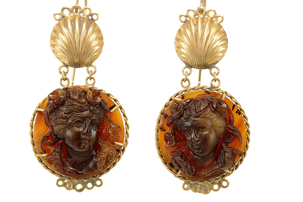 Boucles d'oreilles en or avec camées en écaille de tortue antiques