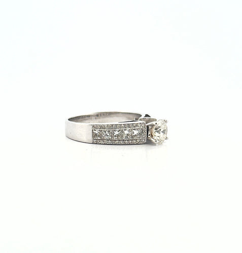 Bague 56 Solitaire en or blanc et diamants 58 Facettes