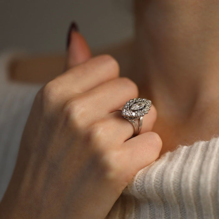 Bague marquise en or gris diamants brillants et navette