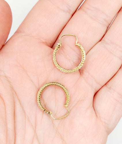 Boucles d'oreilles Créoles style Art Déco or rose finement travaillées (circa 1970) 58 Facettes A06262