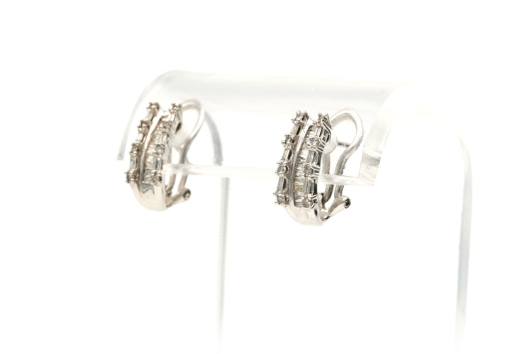 Boucles d'oreilles Boucles d'oreilles en or blanc serties de diamants 58 Facettes 22296