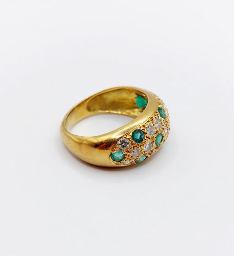 Bague 50 Bague dôme bombée pavée en or 18k et diamants, émeraudes 58 Facettes A06602