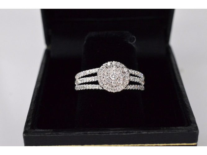 Bague 54 Bague entourage en or blanc avec diamants 58 Facettes 2009