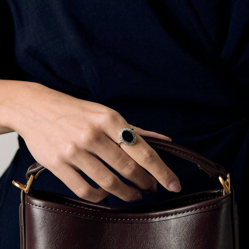 Bague 53 Bague en or blanc et platine, saphir et diamants 58 Facettes GU299