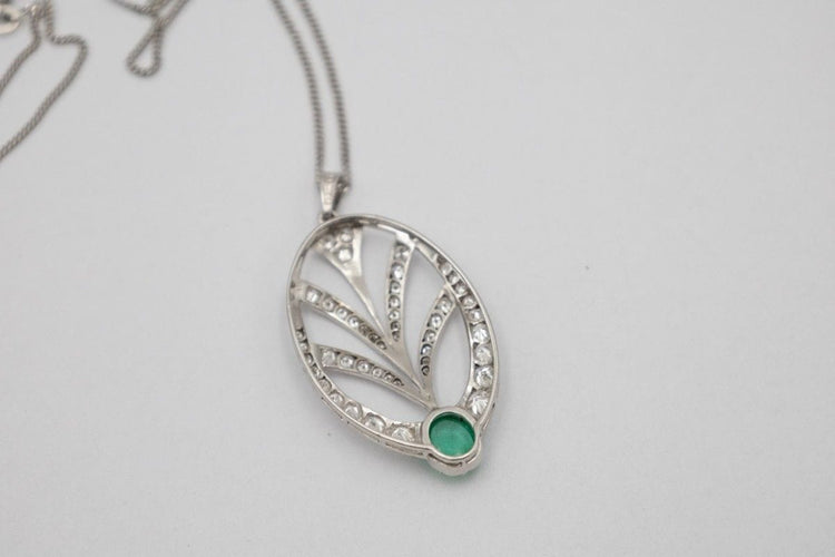 Collier Collier Art Nouveau en or blanc 18k avec diamants 1,58ct et émeraude cabochon 58 Facettes 11788