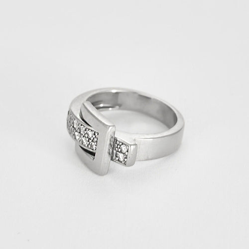 Bague 52,5 Guy Laroche- Bague en or blanc à motif de ceinture et diamants 58 Facettes B250479
