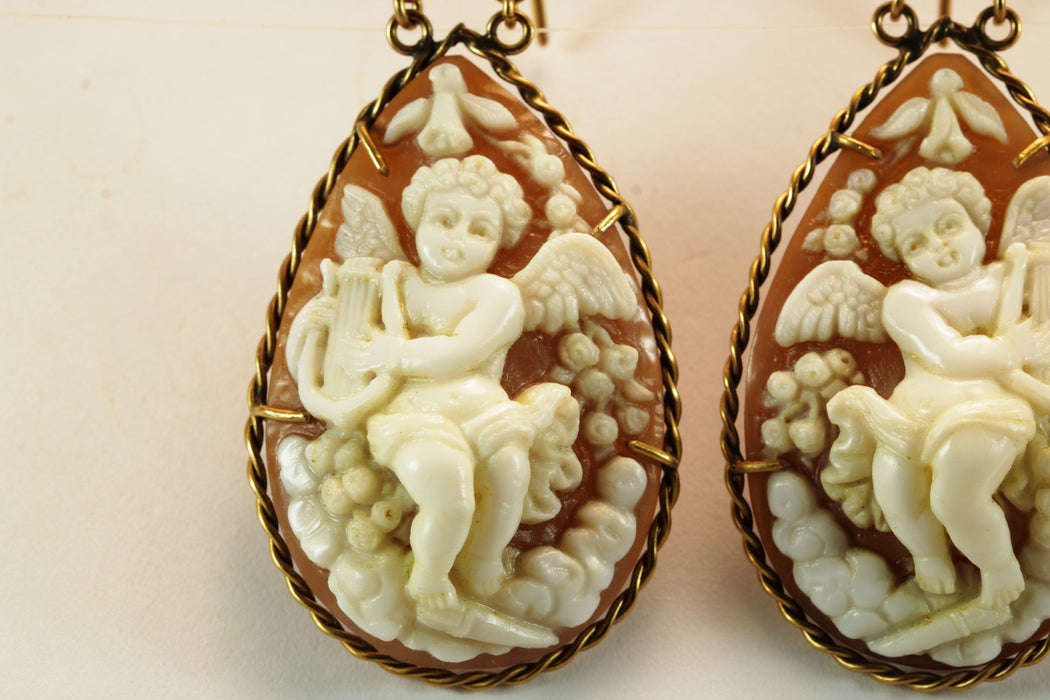 Boucles d'oreilles en or avec camées antiques