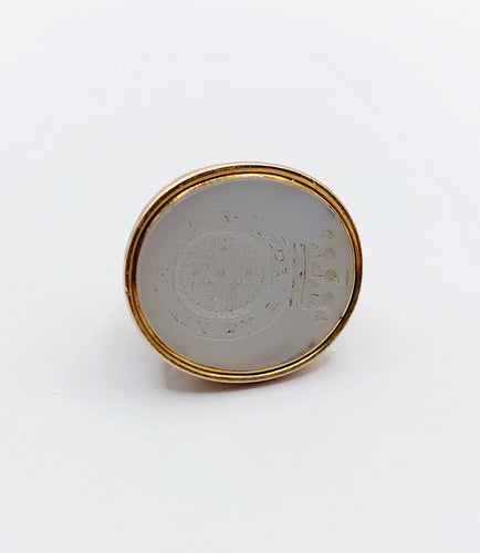 Pendentif sceau antique en or 14k et agate gravée d’armoiries