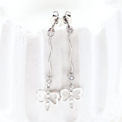 Boucles d'oreilles Longues boucles d'oreilles en or blanc 18 carats serties de diamants taille brillant 58 Facettes VV1-E