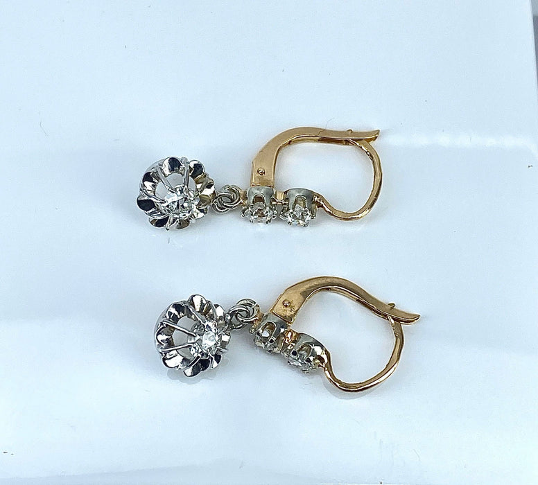 Boucles d'oreilles Paire de boucles d’oreilles dormeuses en or 18 carats et diamants 58 Facettes AB499