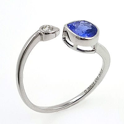 Bague Bague en or blanc tanzanite et diamant. 58 Facettes 40231022