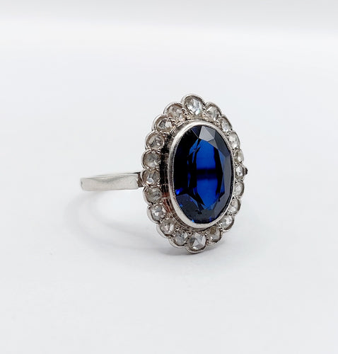 Bague 56.5 Bague marguerite Platine saphir synthétique et diamants taille rose 58 Facettes A05897