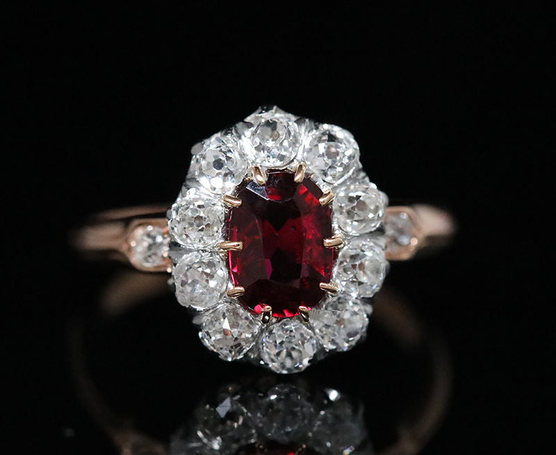 Bague de type pompadour or rose et platine en rubis et diamants.