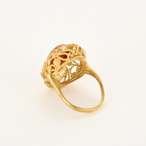 Bague en or jaune et corail