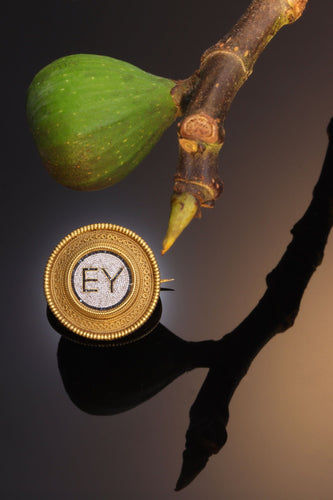 Broche EY – De la santé grecque à l'amour anglais : la broche victorienne en micro-mosaïque de Castellani 58 Facettes 12131-0068