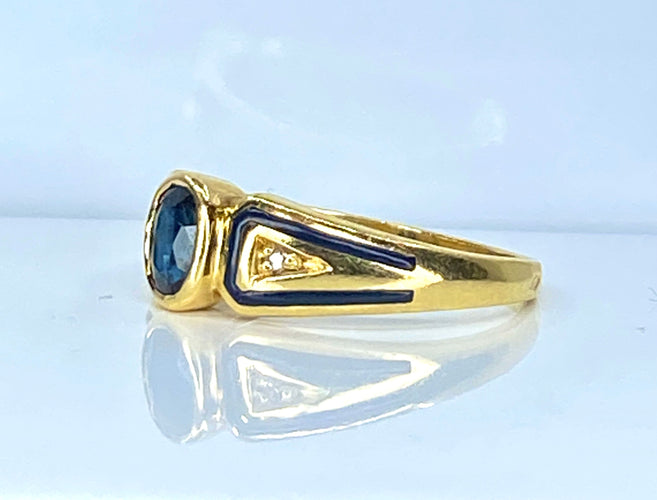 Bague saphir ovale et diamants en or jaune 18 carats et émail