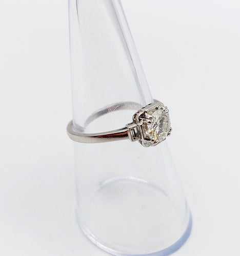 Bague 53 Bague solitaire Art déco en platine, diamant 0,80 carat et diamants baguettes 58 Facettes A06520