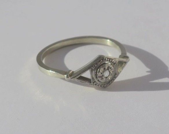 Bague Art Déco en or blanc 18k et platine et diamant