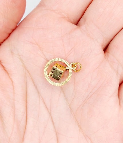 Pendentif Pendentif vintage or jaune 18k formant un dés monté sur un axe, jeu, chance 58 Facettes A05003