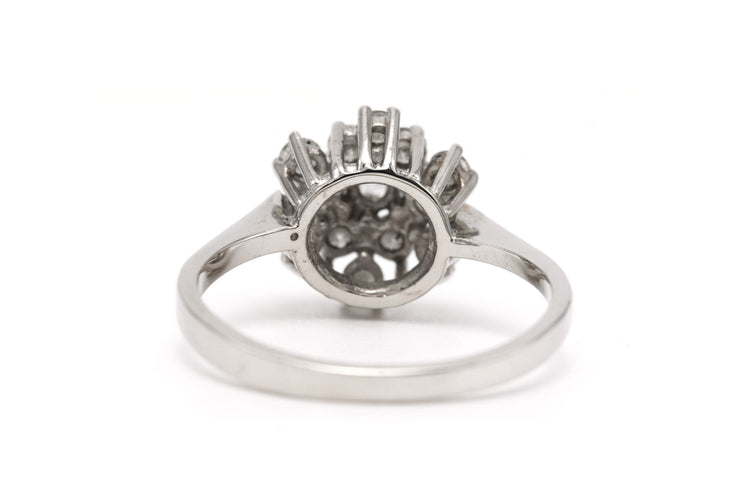 Bague 55 Bague contemporaine en or blanc 18 carats sertie de diamants taille brillant 0,56 ct 58 Facettes 23104