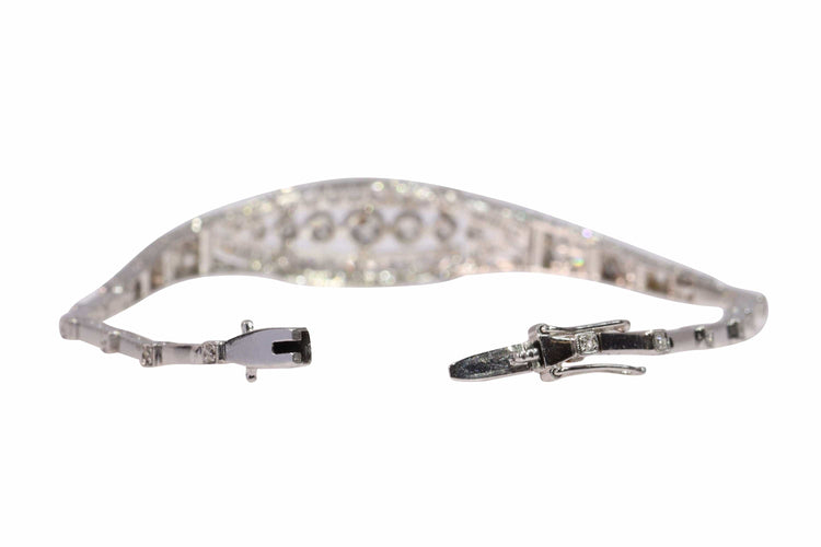 Bracelet Bracelet Art déco éblouissant en diamants – Un hommage à la modernité des années 1920 58 Facettes 24351-0110