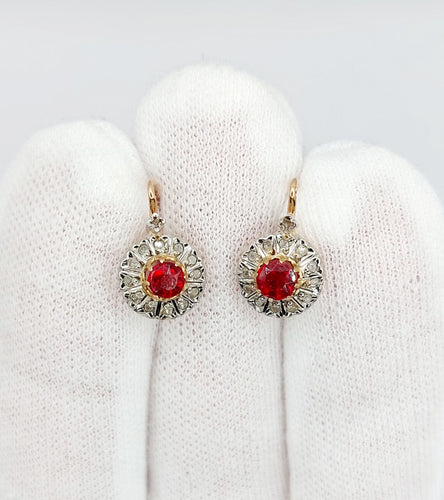 Boucles d'oreilles Dormeuses marguerite antique or rose pierre rouge et diamants 58 Facettes A00730