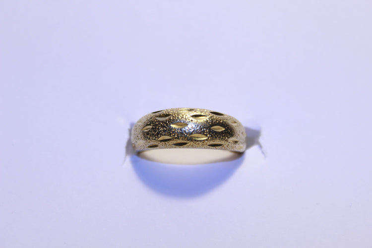 Bague 54 Bague Or jaune texturée 58 Facettes