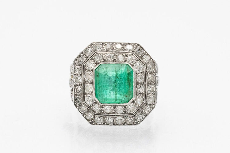 Bague 52 Bague chevalière Art déco avec émeraude 2.00 ct et diamants en or blanc 58 Facettes 11035