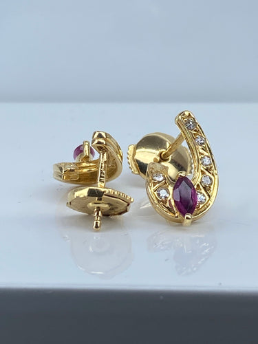 Paire de boucles d’oreilles or jaune et diamants