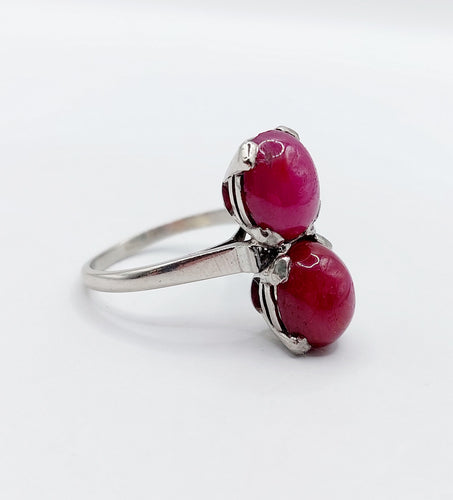 Bague 52 Bague Art Déco Platine et 6,70 carats cabochon rubis et diamant triangle (1950) 58 Facettes A05019