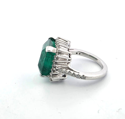 Bague 48 Bague en or blanc avec émeraude et diamants 58 Facettes