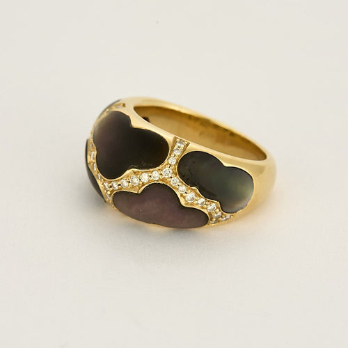 Bague bandeau en or jaune, nacre et diamants