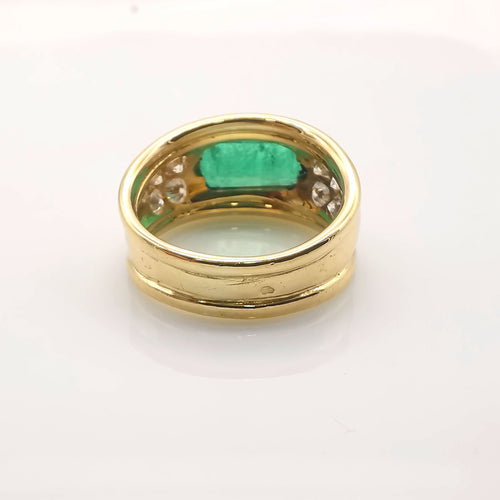 Bague 58 Bague en or jaune, émeraude et diamants 58 Facettes