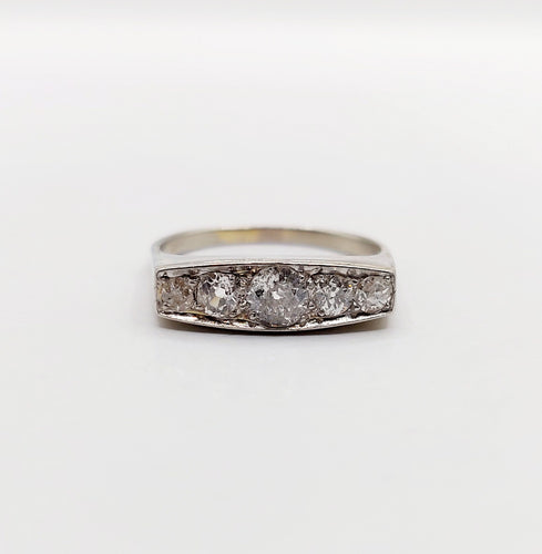 Bague jarretière Art déco en or blanc 18k et diamants taille ancienne 0,60 ct 58 Facettes A06451