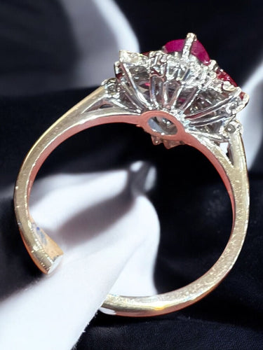 Bague Bague en or blanc 4  rubis taillés en coeur  et pavage de diamants 58 Facettes 7825 A